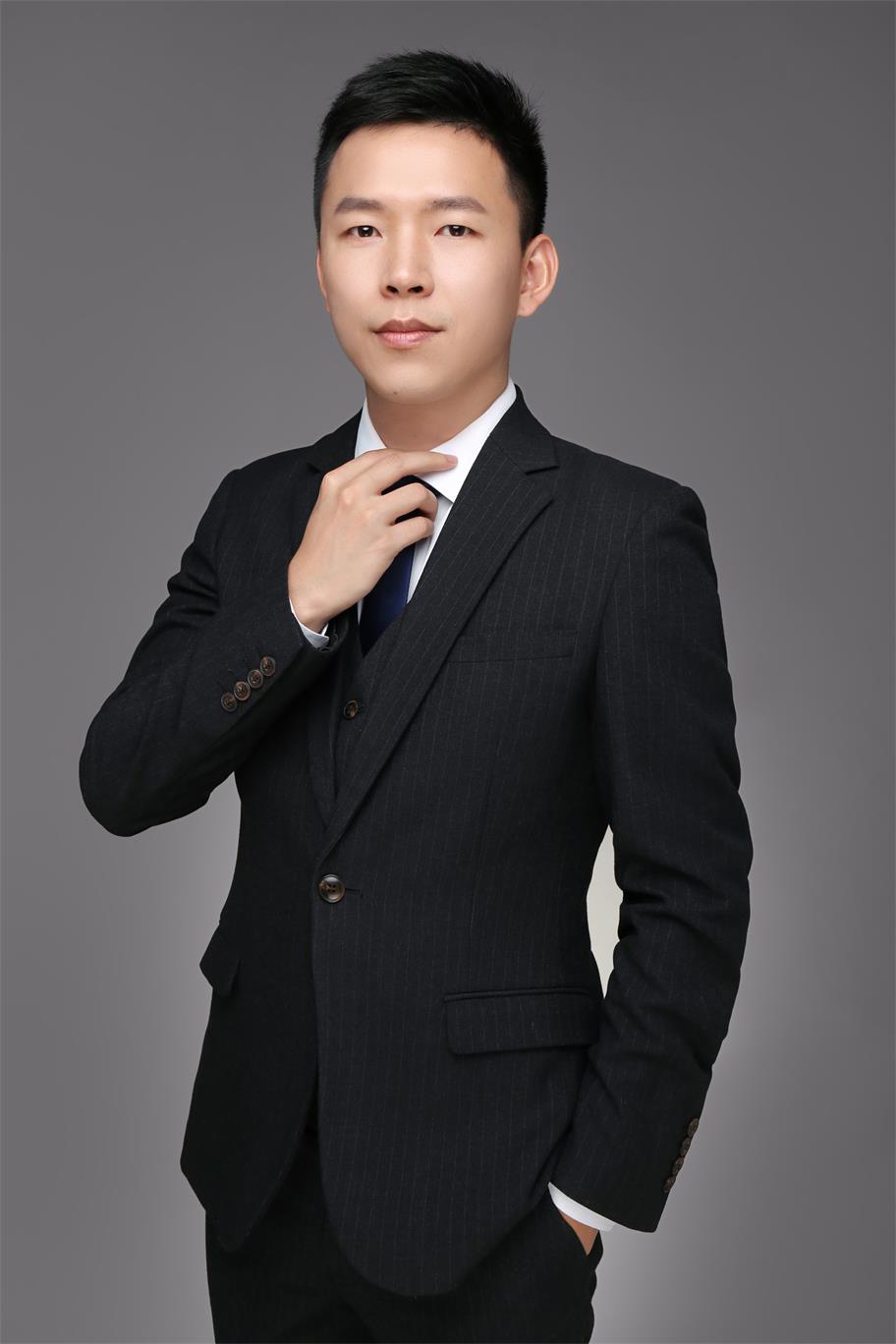 程华英 视觉与舞美负责人